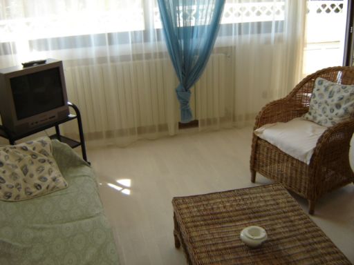 sogg. angolo tv Toti